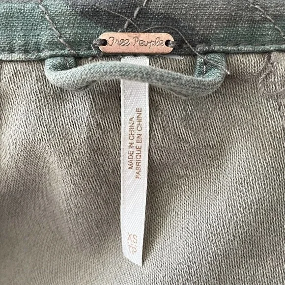 𝅺FREE People Not Your Brothers Faded Green Camo Print Surplus Shacket Jacket XS - Picture 12 of 14